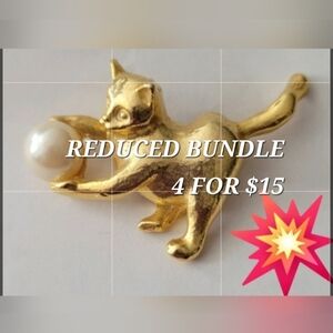 BUNDLE OFFER WITH 4 STARRED ADS ONLY $15....Vintage Gold Toned Cat Brooch